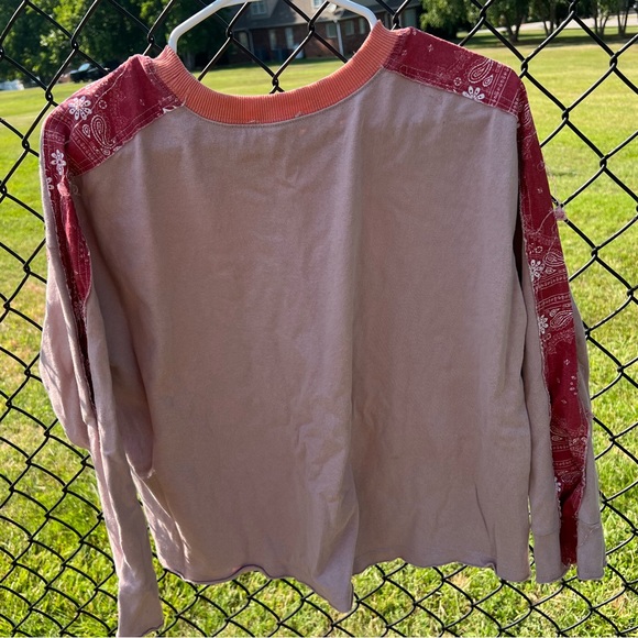 Easel top with patchwork and multiple colors in size small. - Picture 2 of 4